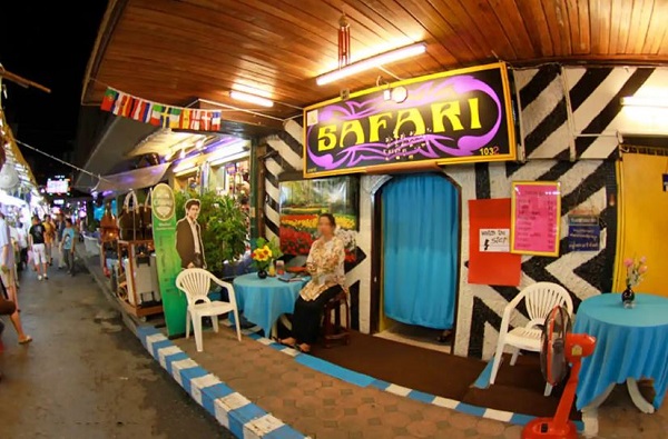 Safari Bar Patpong. Barrios rojos de Bangkok