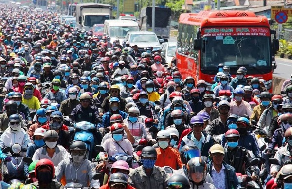 Tráfico en saigón. Vietnam.