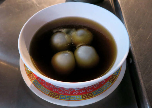 Sesame dumpling. Comer en Bangkok en 2019