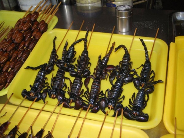 Escorpiones para comer en Tailandia