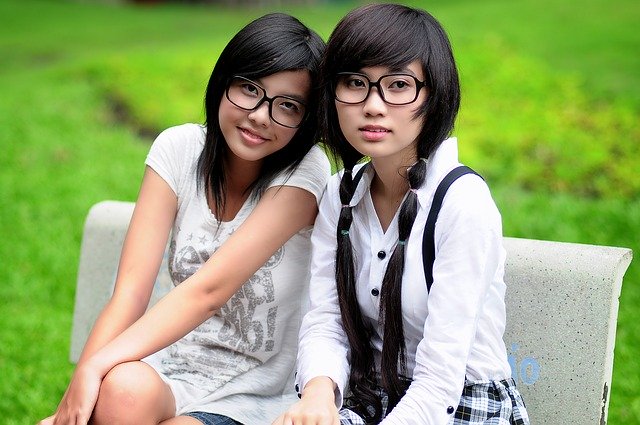 Dos chicas asiáticas.