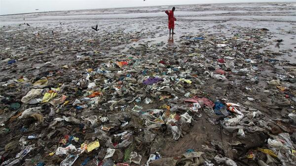 plasticos en el mar del sur de china